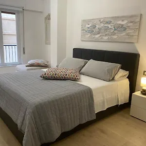 https://delle-palme-rooms-elegante-monolocale-in-centro.palermohotels.org